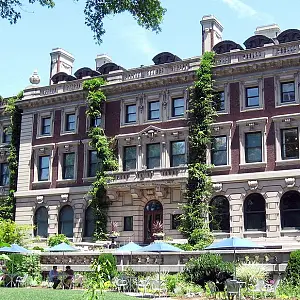 立體書展覽 – Wall Stories-Children’s Wallpaper and Books