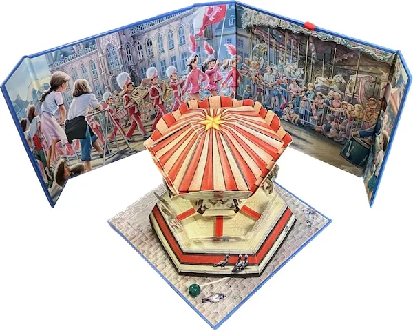 展開後的《我愛瑪婷》音樂盒立體書｜The Merry-go-round Martine